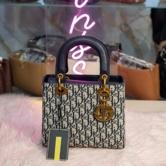 Luxury Signature Monogram Handbag – Timeless Royal Elegance