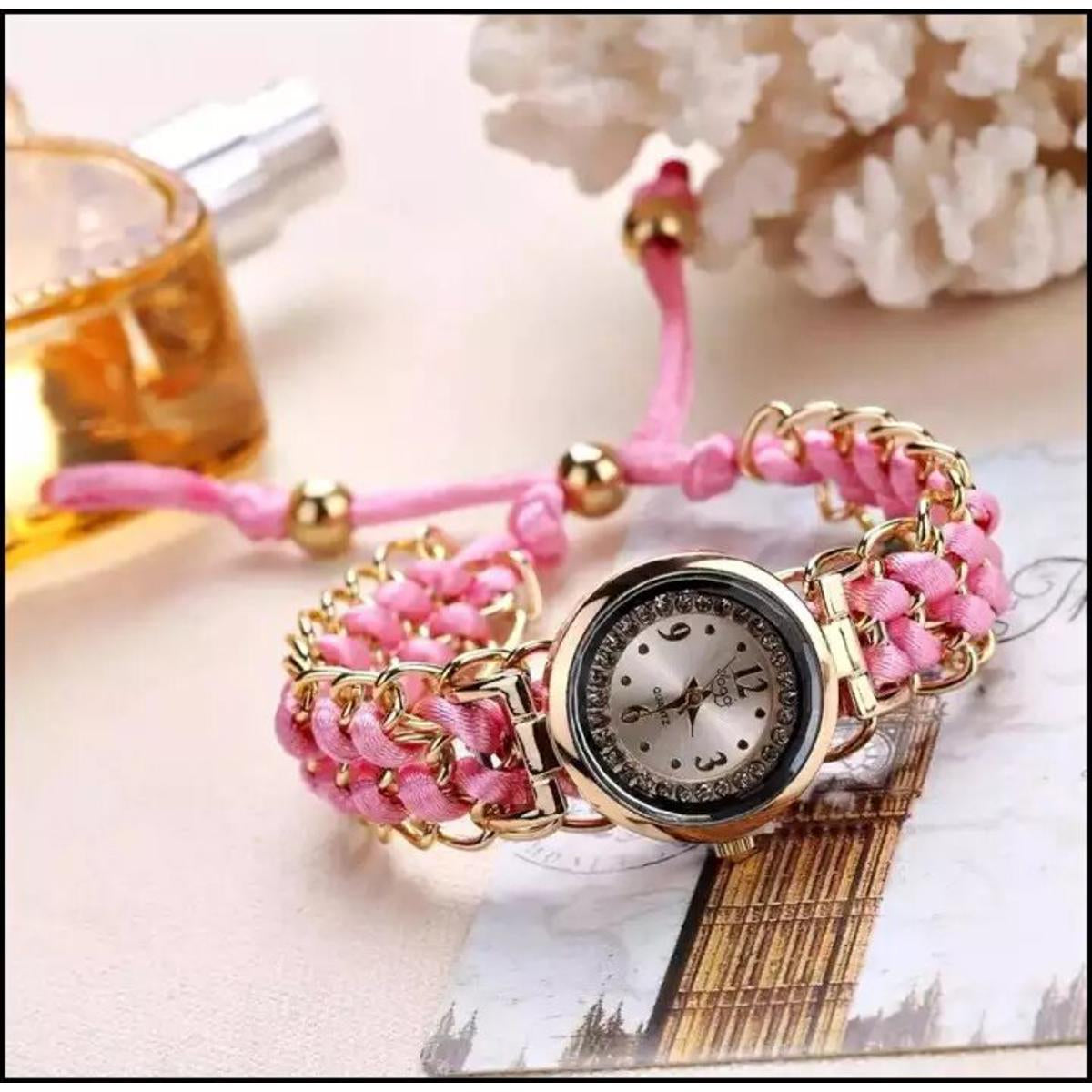 Elegant Women’s Luxury Quartz Bracelet Watch – Stylish Gold & Black Design