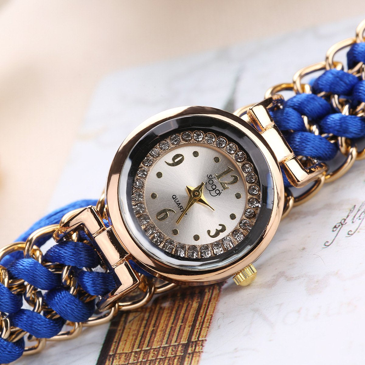 Elegant Women’s Luxury Quartz Bracelet Watch – Stylish Gold & Black Design